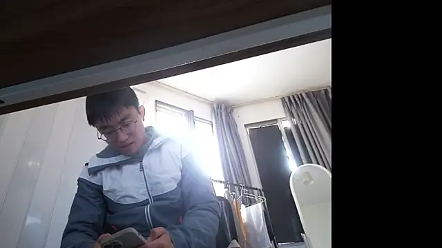 Snapshot of leeyoung_ chatting on December 16, 2025, 7:56 am leeyoung online show from December 16, 2025, 7:56 am