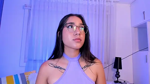 LiaaTurner online show from October 1, 2025, 8:57 pm