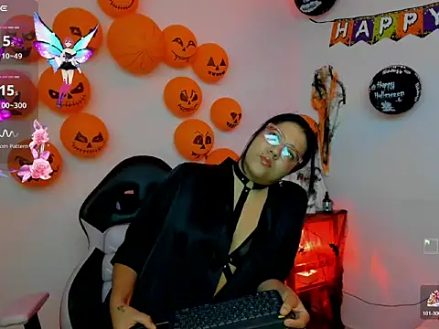 Snapshot of Mia_Lujan chatting on October 28, 2025, 12:11 am Mia Lujan online show from October 28, 2025, 12:11 am