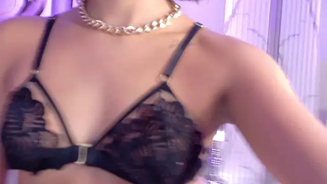 Snapshot of LuisaJonnes_ chatting on October 11, 2025, 3:35 pm LuisaJonnes online show from October 11, 2025, 3:35 pm