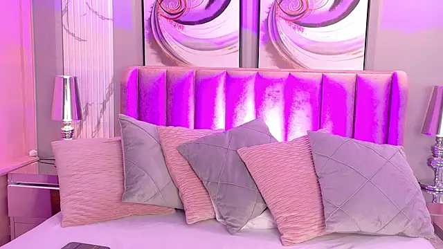 Snapshot of LuisaJonnes_ chatting on October 14, 2025, 2:50 pm LuisaJonnes online show from October 14, 2025, 2:50 pm