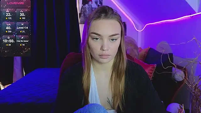 Snapshot of KitsyMoore chatting on October 17, 2025, 1:13 pm KitsyMoore online show from October 17, 2025, 1:13 pm