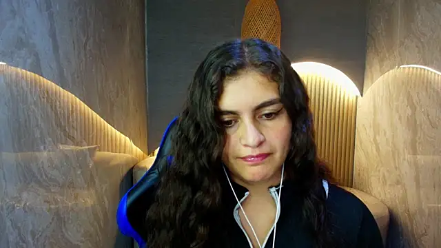 Snapshot of dany_r_ chatting on November 11, 2025, 1:39 pm dany r online show from November 11, 2025, 1:39 pm