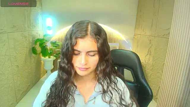 Snapshot of dany_r_ chatting on December 5, 2025, 1:21 pm dany r online show from December 5, 2025, 1:21 pm