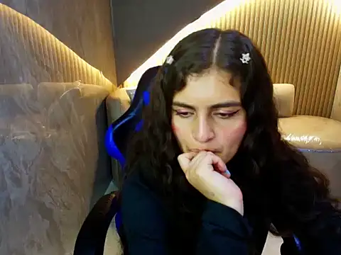 Snapshot of dany_r_ chatting on November 13, 2025, 2:43 pm dany r online show from November 13, 2025, 2:43 pm