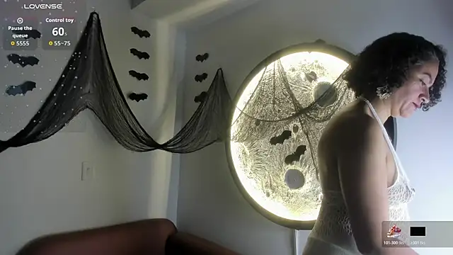 Isabella-Rosssi online show from October 29, 2025, 4:44 am