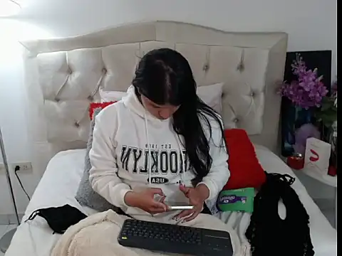 Arianaskyblue online show from November 11, 2025, 3:01 am