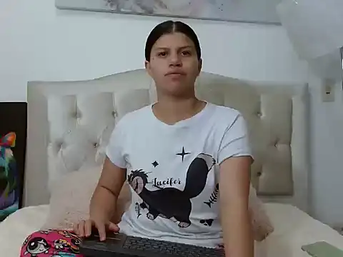 Arianaskyblue online show from September 28, 2025, 6:42 am