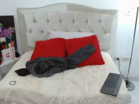 Arianaskyblue online show from October 7, 2025, 8:15 am