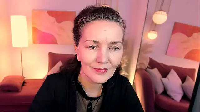 Snapshot of Irene_Marlow chatting on November 4, 2025, 2:21 pm Irene Marlow online show from November 4, 2025, 2:21 pm