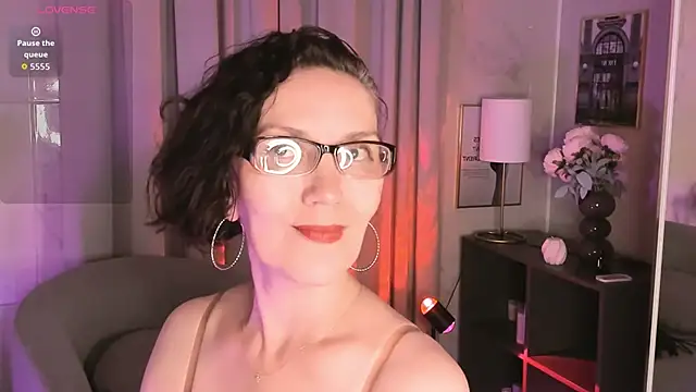 Snapshot of Irene_Marlow chatting on June 8, 2026, 1:44 pm Irene Marlow online show from June 8, 2026, 1:44 pm