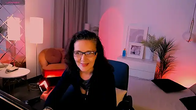 Snapshot of Irene_Marlow chatting on September 22, 2025, 2:01 pm Irene Marlow online show from September 22, 2025, 2:01 pm