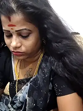 sweetqueen143 online show from April 14, 2026, 6:46 pm