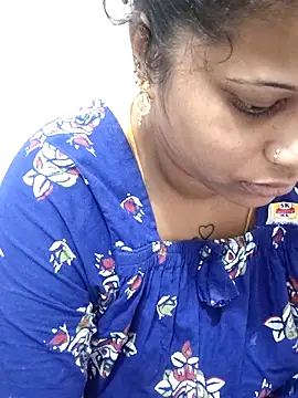 sweetqueen143 online show from March 21, 2026, 2:57 am