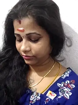 sweetqueen143 online show from April 18, 2026, 7:18 pm