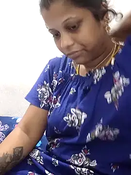 sweetqueen143 online show from April 10, 2026, 10:44 am