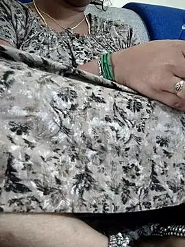 sweetqueen143 online show from October 2, 2025, 5:33 am