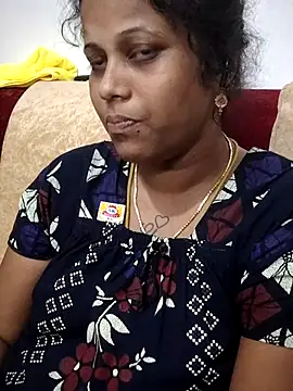 sweetqueen143 online show from April 18, 2026, 8:38 am