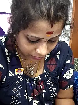 sweetqueen143 online show from May 17, 2026, 6:52 pm
