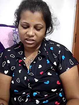 sweetqueen143 online show from May 15, 2026, 10:52 pm