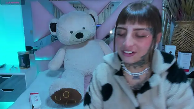 Gyal 8  online show from September 25, 2025, 3:56 am