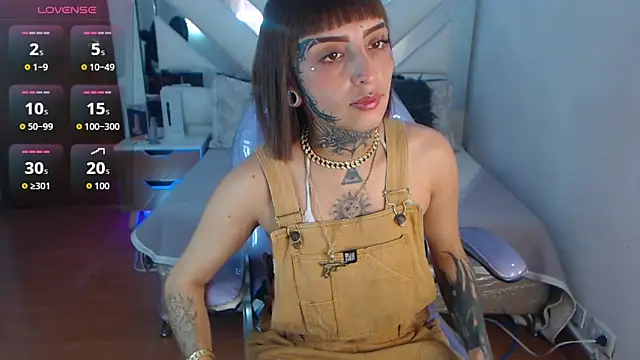 Gyal 8  online show from October 17, 2025, 7:59 pm