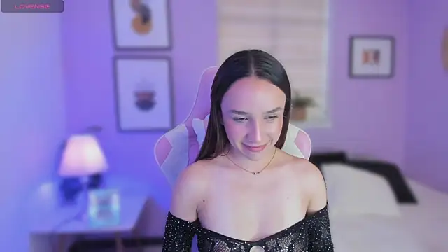 Snapshot of aliissonn chatting on November 3, 2025, 11:36 am aliissonn online show from November 3, 2025, 11:36 am