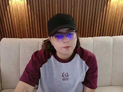 Snapshot of dirty_feelena chatting on December 19, 2025, 7:38 pm dirty feelena online show from December 19, 2025, 7:38 pm