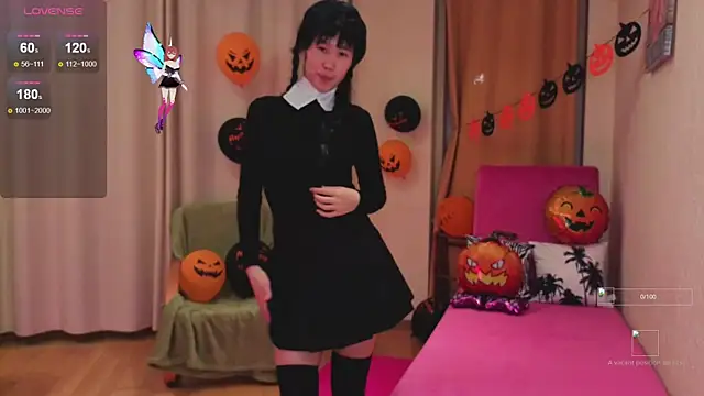 Reina  chan online show from October 31, 2025, 9:11 pm