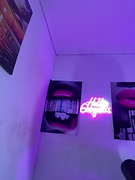 Snapshot of becca_wilsson chatting on November 28, 2025, 11:21 am becca wilsson online show from November 28, 2025, 11:21 am