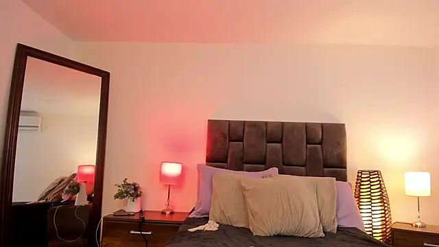 Snapshot of Aliccecullen chatting on December 5, 2025, 12:15 pm Aliccecullen online show from December 5, 2025, 12:15 pm