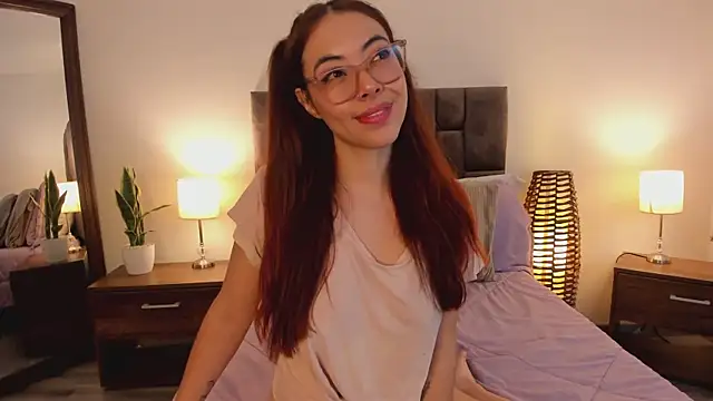 Snapshot of Aliccecullen chatting on October 24, 2025, 12:48 pm Aliccecullen online show from October 24, 2025, 12:48 pm