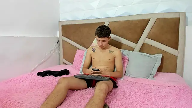 Julian wolf18 online show from December 3, 2025, 4:50 pm