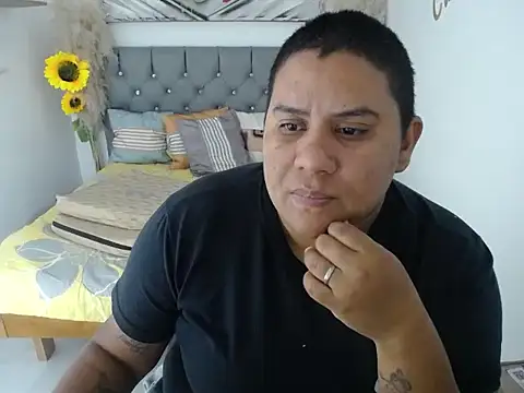 hotlesby valery online show from March 2, 2026, 12:01 pm