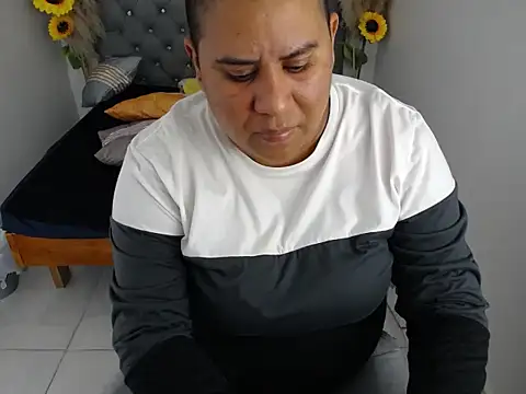 hotlesby valery online show from April 6, 2026, 11:33 am