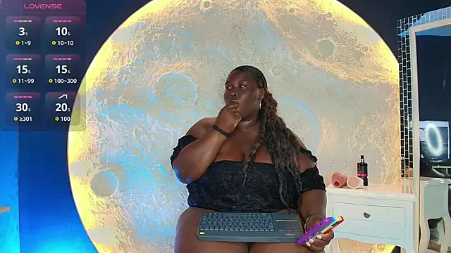 Snapshot of CarolinaGomez_ chatting on November 4, 2025, 8:23 pm CarolinaGomez online show from November 4, 2025, 8:23 pm