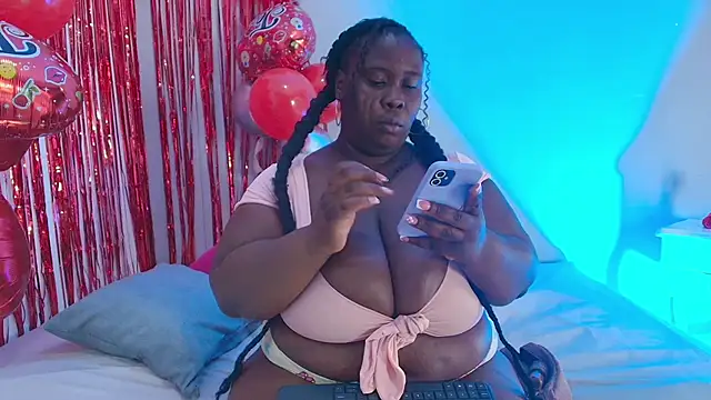 Snapshot of CarolinaGomez_ chatting on February 18, 2026, 7:21 pm CarolinaGomez online show from February 18, 2026, 7:21 pm