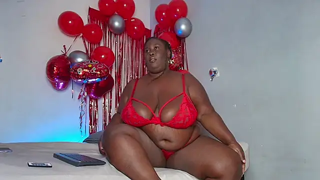 Snapshot of CarolinaGomez_ chatting on February 19, 2026, 7:44 pm CarolinaGomez online show from February 19, 2026, 7:44 pm