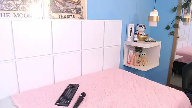 PenelopeBond online show from October 30, 2025, 2:04 pm