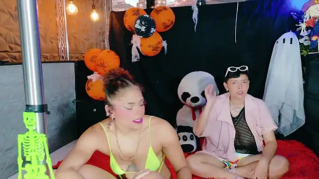 Snapshot of Twindesires chatting on October 30, 2025, 2:25 pm Twindesires online show from October 30, 2025, 2:25 pm