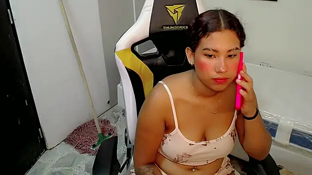 Snapshot of La_tokisha chatting on October 11, 2025, 12:33 am La tokisha online show from October 11, 2025, 12:33 am