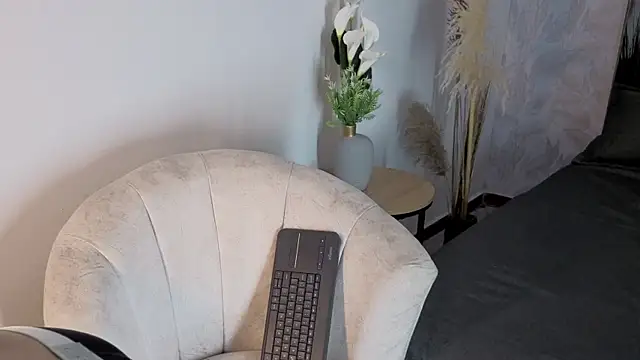 Snapshot of sarita_princess7 chatting on December 15, 2025, 8:14 pm sarita princess7 online show from December 15, 2025, 8:14 pm