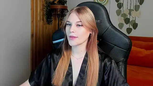 Snapshot of AriaWell chatting on October 30, 2025, 6:38 pm AriaWell online show from October 30, 2025, 6:38 pm