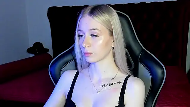 MiaGraces online show from November 28, 2025, 5:29 am