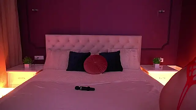 EllaGoldenn online show from December 3, 2025, 9:25 pm