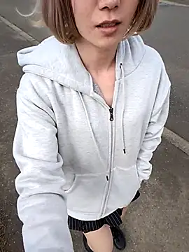 takusaki223 online show from April 24, 2026, 5:09 am