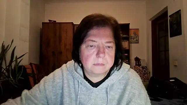 Snapshot of Violet_Pulse chatting on November 4, 2025, 10:02 pm Violet Pulse online show from November 4, 2025, 10:02 pm