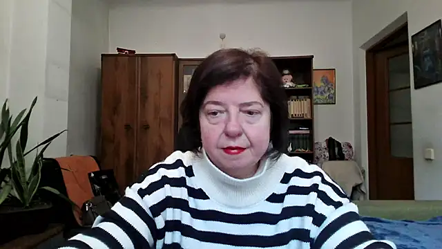 Snapshot of Violet_Pulse chatting on February 5, 2026, 12:12 pm Violet Pulse online show from February 5, 2026, 12:12 pm