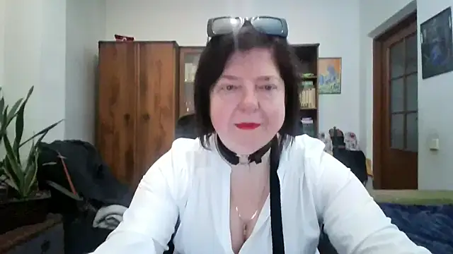 Snapshot of Violet_Pulse chatting on March 4, 2026, 4:26 pm Violet Pulse online show from March 4, 2026, 4:26 pm