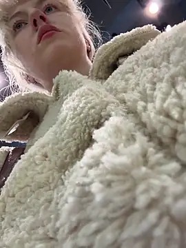 RonnieKiss online show from November 11, 2025, 5:35 am